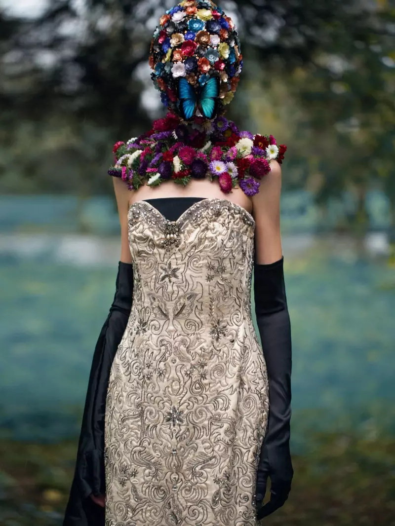 Magda Laguinge Pesona dalam Couture untuk Jumbo Tsui di Harper's Bazaar China