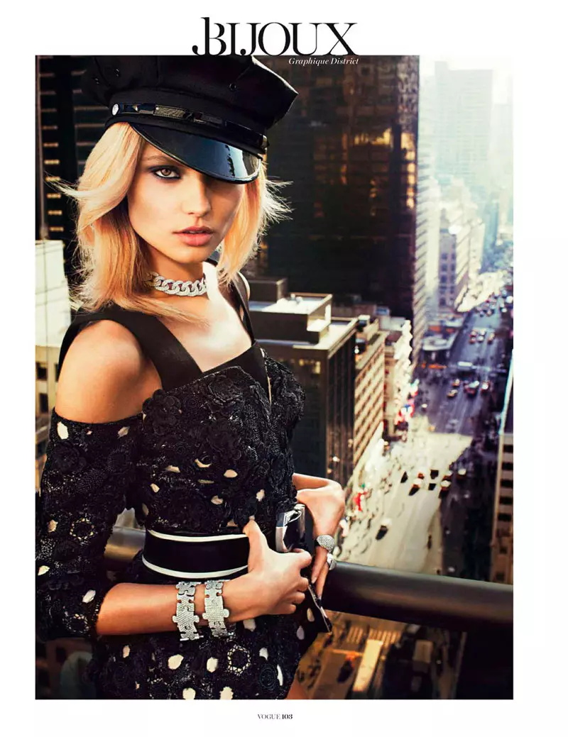 Magdalena Frackowiak Bersinar untuk Txema Yeste dalam Vogue Paris Februari 2013