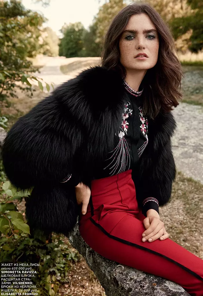 Mariia Kyianytsia는 Vogue Russia의 사설에서 70년대 감각을 가지고 있습니다.