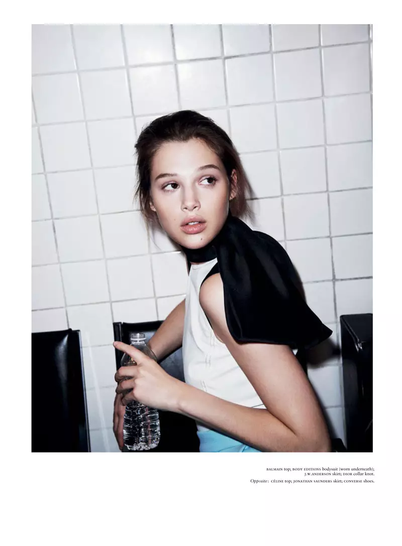 Anais Pouliot 於 2013 年 6 月/7 月在 Russh 中擺姿勢，作者 Ward Ivan Rafik