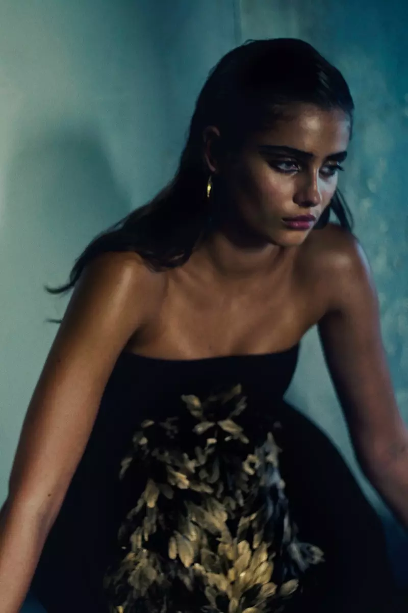 Taylor Hill posa con moda de otoño para la revista RUSSH