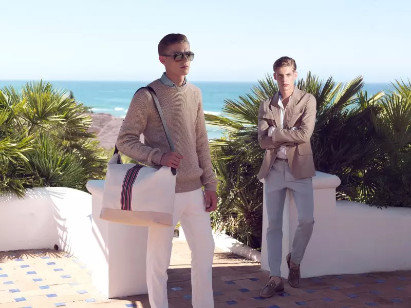 Karmen Pedaru e Nadja Bender posan para o Gucci Style Cruise 2013 de Benjamin Grillon