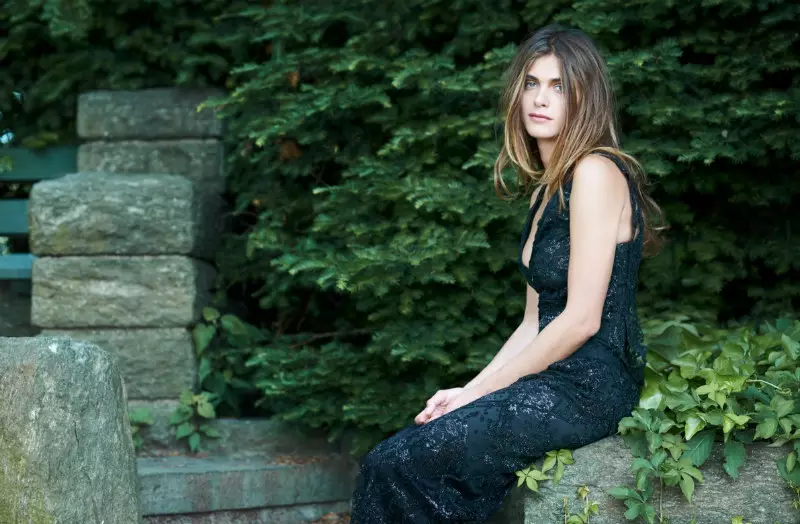 Elisa Sednaoui โดย Eric Guillemain สำหรับเครื่องแต่งกายเดือนตุลาคม 2011