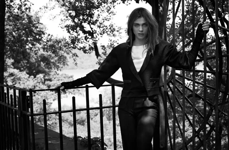 Elisa Sednaoui โดย Eric Guillemain สำหรับเครื่องแต่งกายเดือนตุลาคม 2011