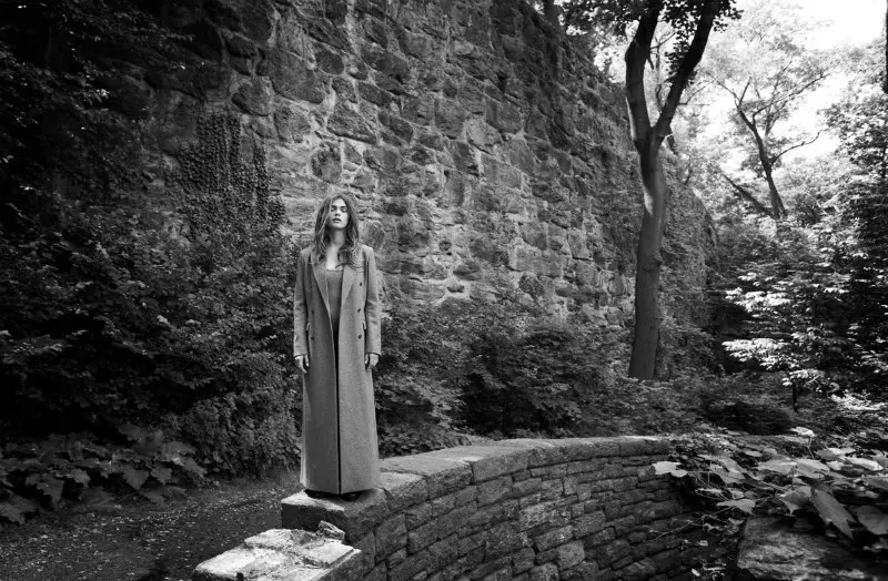 Elisa Sednaoui, Eric Guillemain elokuvasta Costume October 2011