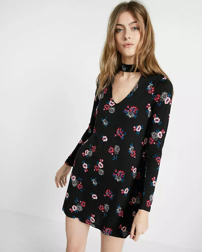 Vestido de gargantilla de trapecio con recorte de estampado floral Express $ 49.99