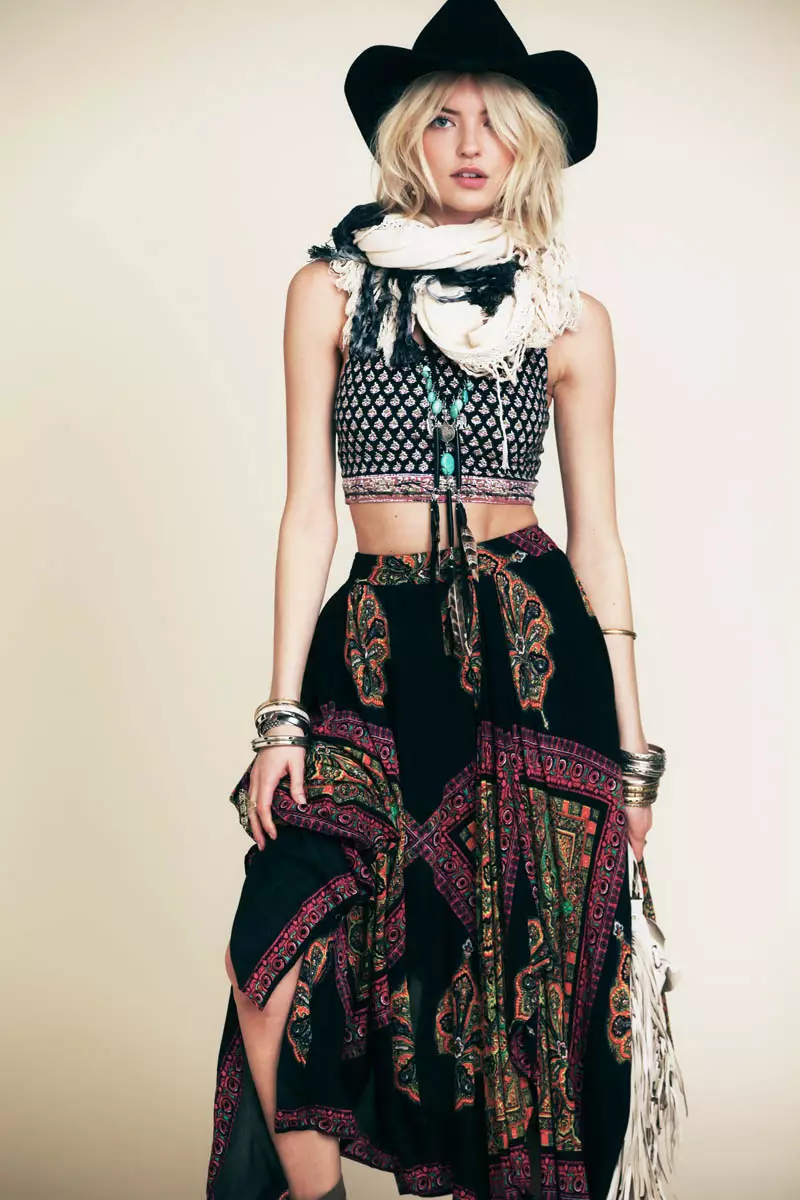 Martha Hunt is gereed vir feesseisoen in Free People's New Lookbook