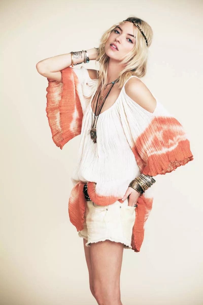 Handa na si Martha Hunt para sa Festival Season sa Free People's New Lookbook