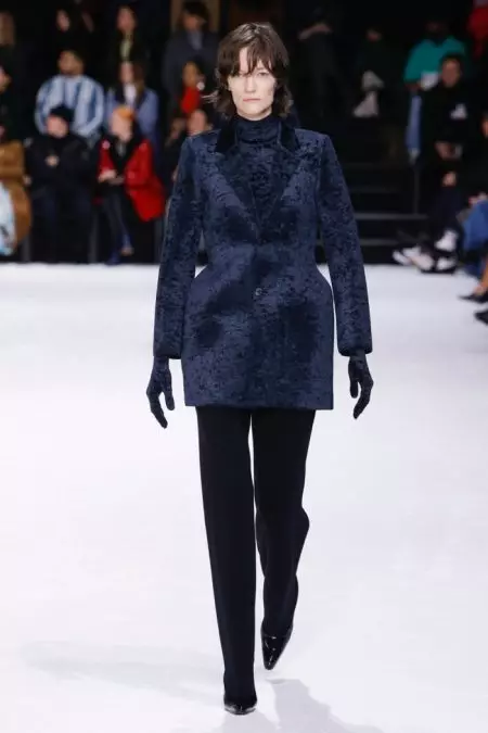 Balenciaga jiffoka fuq Fit for Fall 2018