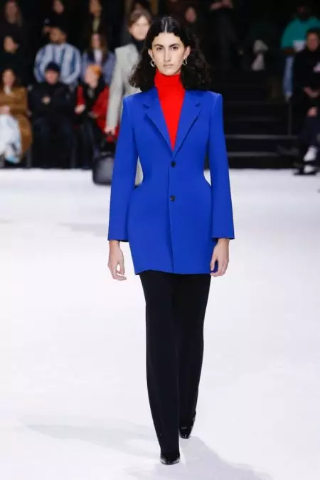 Balenciaga се фокусира на фит за есен 2018 година