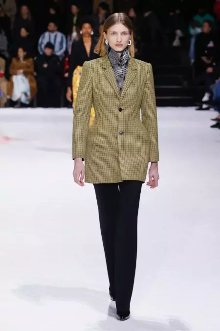 Balenciaga se centra en Fit per a la tardor de 2018