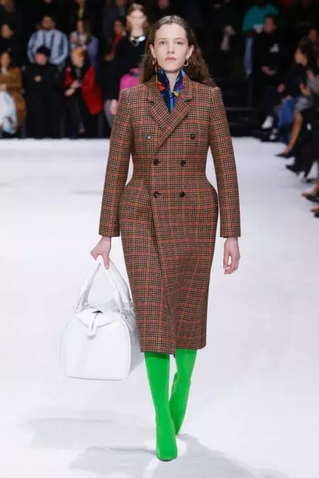 Balenciaga dia mifantoka amin'ny mety amin'ny fararano 2018