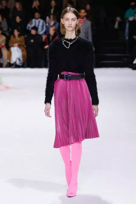 Díríonn Balenciaga ar Fit for Fall 2018