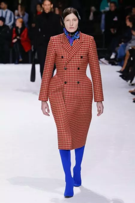 Balenciaga se fokusira na fit za jesen 2018