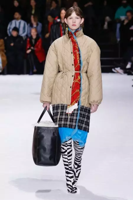 Balenciaga се фокусира на фит за есен 2018 година