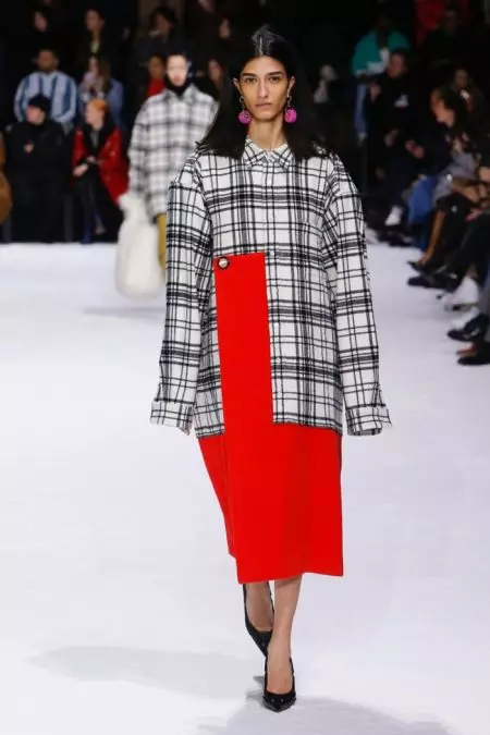 “Balenciaga” 2018-nji ýylyň güýzünde “Fit” -e ünsi jemleýär