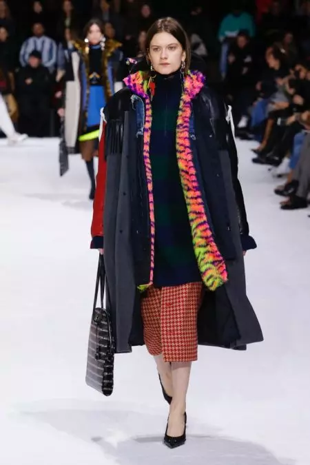 Balenciaga céntrase en Fit para o outono de 2018