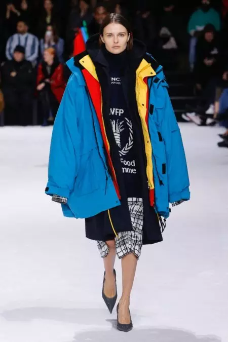 Balenciaga se concentra no ajuste para o outono de 2018