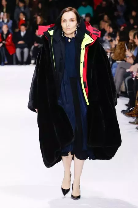 Nakatuon ang Balenciaga sa Fit for Fall 2018