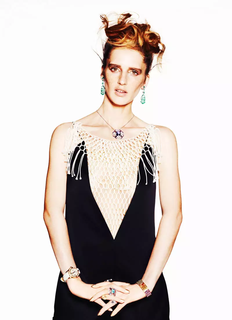 Sara Steiner Dons Elegant Gems fir The Sunday Times Style vum Arved Colvin-Smith