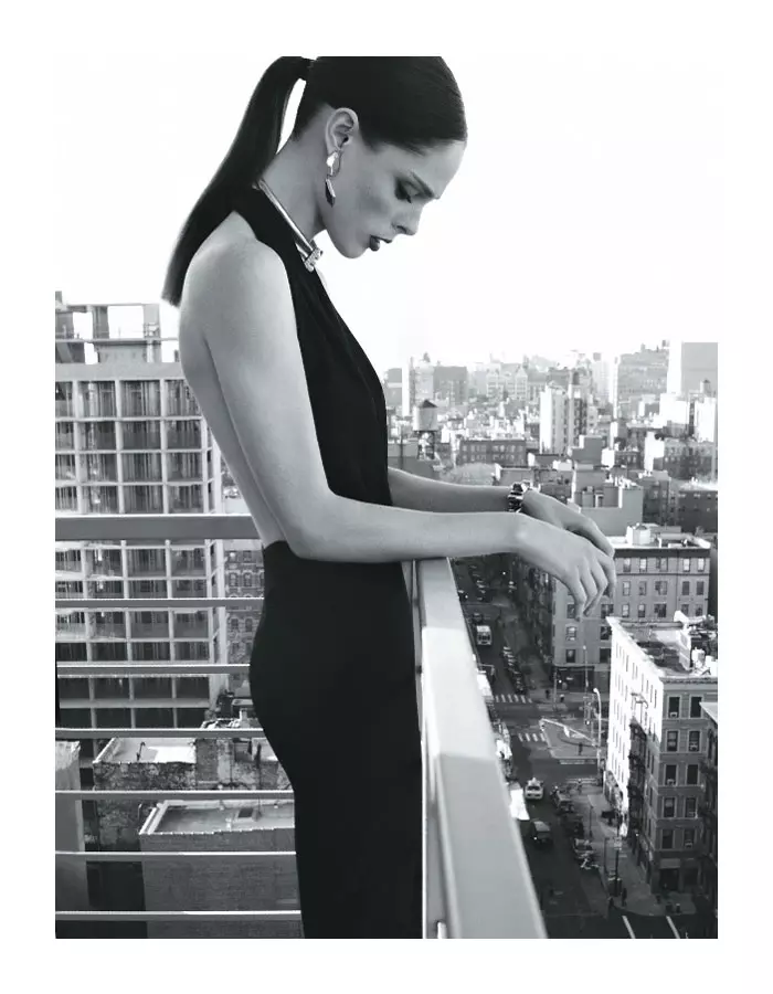 2012 оны 5-р сард Бразилийн Elle сэтгүүлд зориулан Макс Абадиан бичсэн Коко Роча
