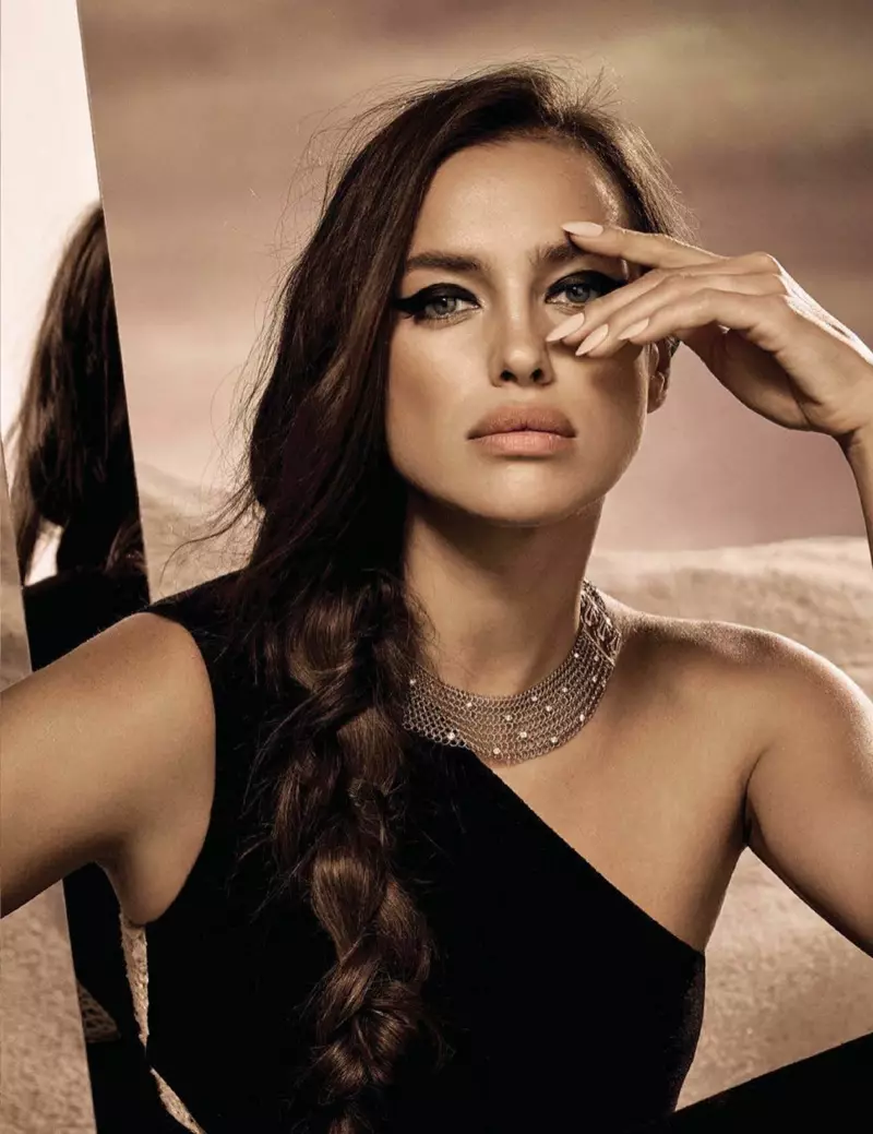Irina Shayk ເປັນ Queen of the Desert ໃນ Vogue Mexico
