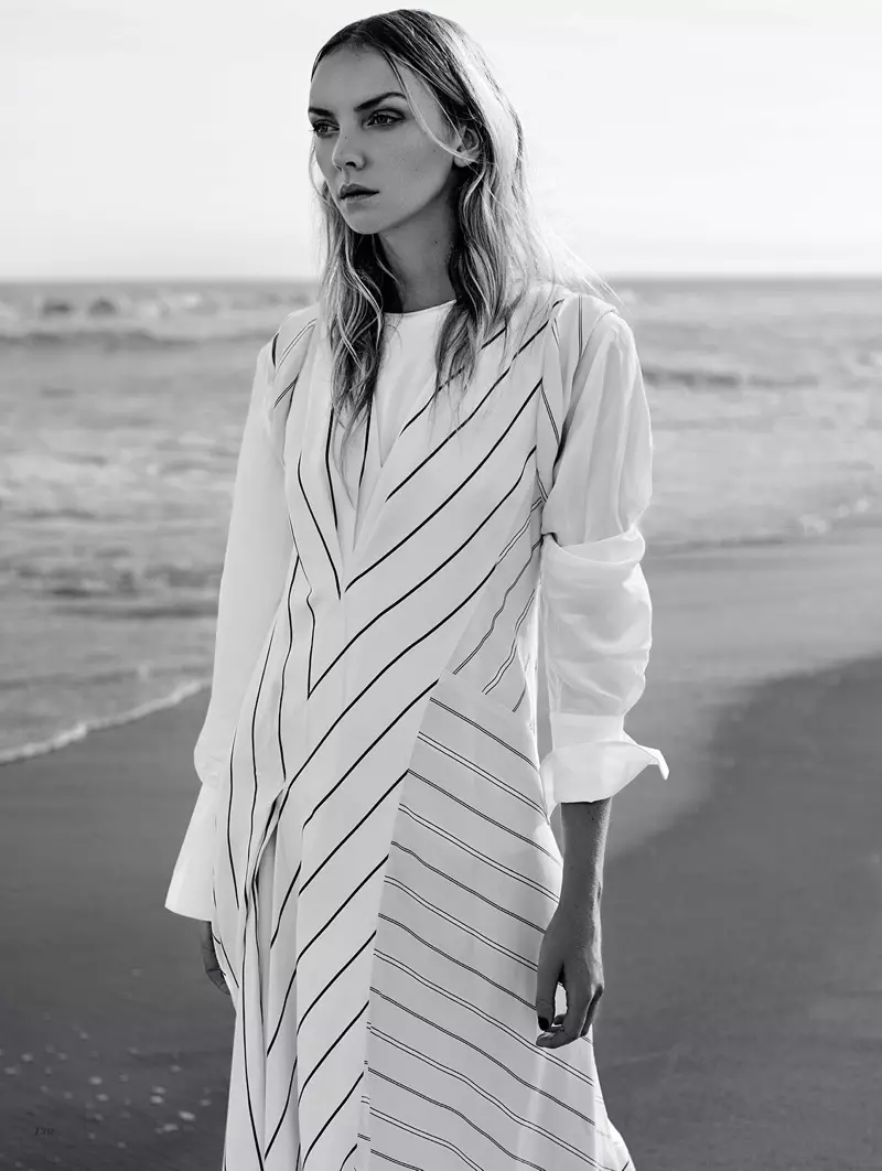 Heather Marks Yn Gwisgo Arddull Traeth Ymlaciedig ar gyfer Harper's Bazaar Kazakhstan