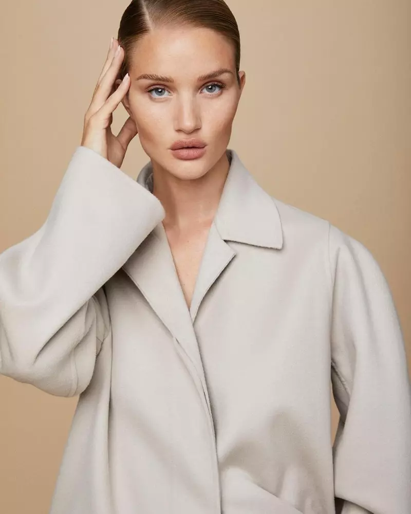 Rosie Huntington-Whiteley poserar i höstytterkläder för Sunday Times Style