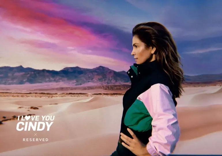 ຊຸບເປີໂມເດວ Cindy Crawford ປະກົດຢູ່ໃນແຄມເປນພາກຮຽນ spring-summer 2018 ຂອງ Reserved