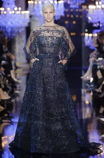 O le Fall Couture Collection a Elie Saab o se Ode i le Aai o le Malamalama