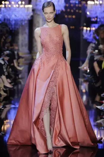 Koleksyon Otòn Couture Elie Saab a se yon od pou vil limyè a