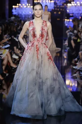 O le Fall Couture Collection a Elie Saab o se Ode i le Aai o le Malamalama