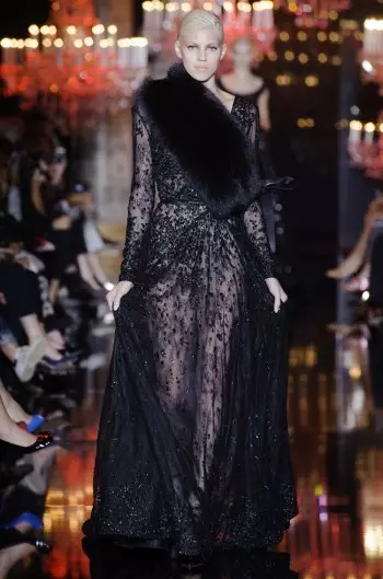 Elie Saab se herfs-couture-versameling is 'n ode aan die stad van lig