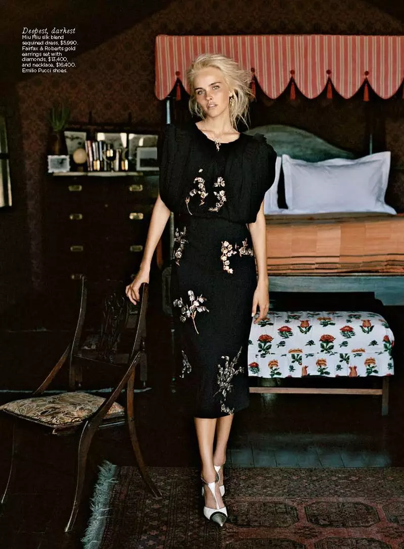 Isabel Lucas door Max Doyle voor Vogue Australia december 2011