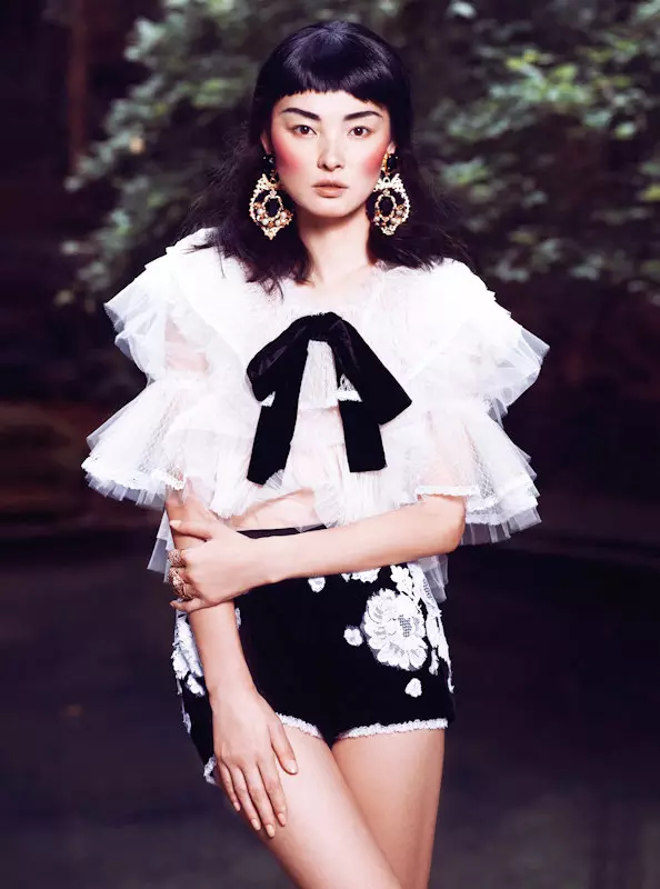 Miao Bin Si Models Ethereal Beauty for Elle Vietnam אוקטובר 2012 מאת סטוקטון ג'ונסון