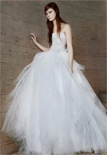 Guarda la collezione da sposa eterea primavera 2015 di Vera Wang