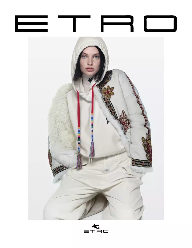 Мила ван Этен позирует для рекламной кампании Etro осень-зима 2021.