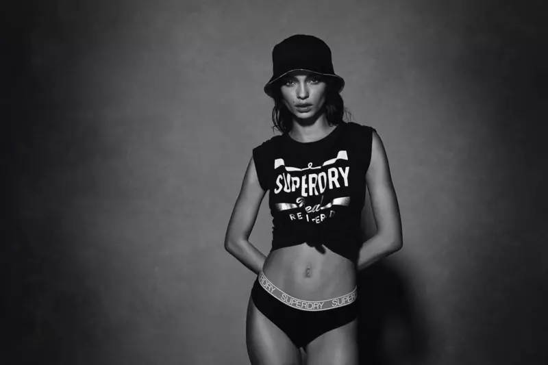 Luma Grothe è la protagonista della campagna Superdry primavera-estate 2020