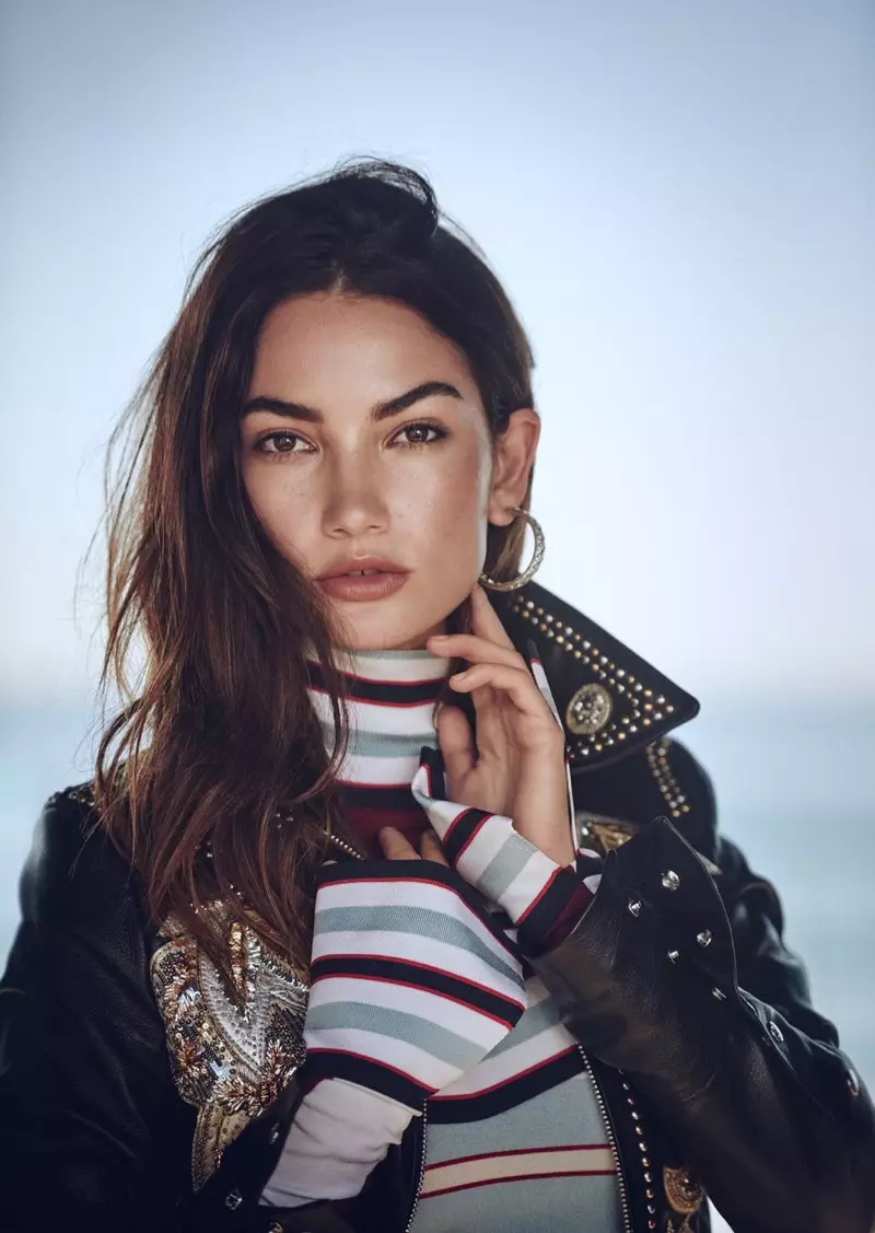 릴리 알드리지(Lily Aldridge), 엘르(ELLE)를 위한 트렌디한 해변 패션 포즈