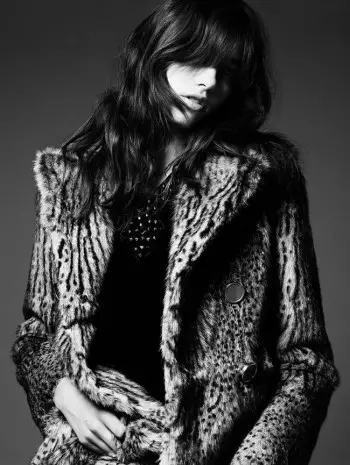 Grace Hartzel သည် Saint Laurent အကြို-ဆောင်းဦးအကြို 2014 Lookbook ကို စုစည်းထားသည်။