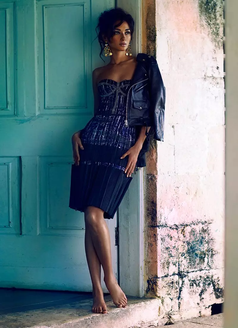 Bruna Tenorio por Chris Nicholls para Flare marzo 2012