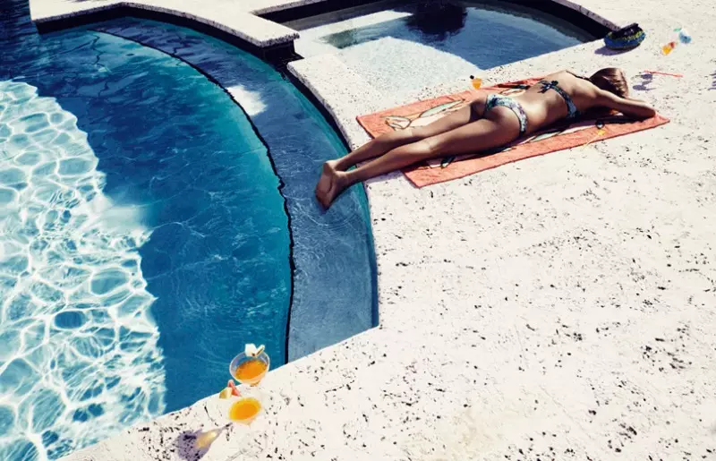 Ang Chic Pool Party ni Valentina Zelyaeva para sa Velvet June, Gi-lens ni Marcus Ohlsson