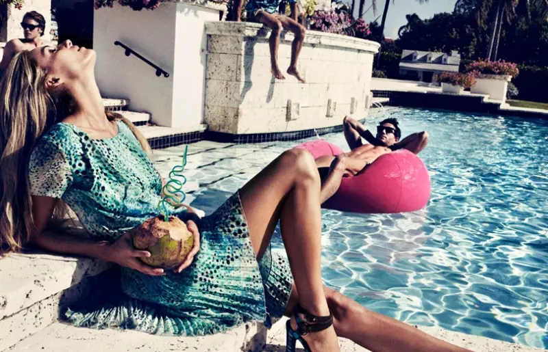 Valentina Zelyaeva's Chic Pool Party untuk Velvet June, Dipinjamkan oleh Marcus Ohlsson