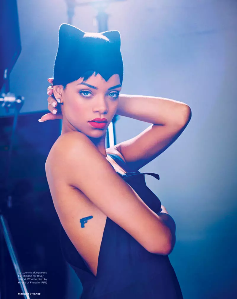 Mariano Vivanco ၏ Elle UK ၏ April Cover Shoot တွင် Rihanna Stars များ