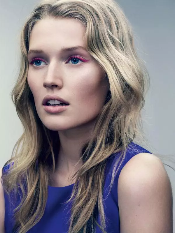 Toni Garrn oleh David Slijper untuk Elle France