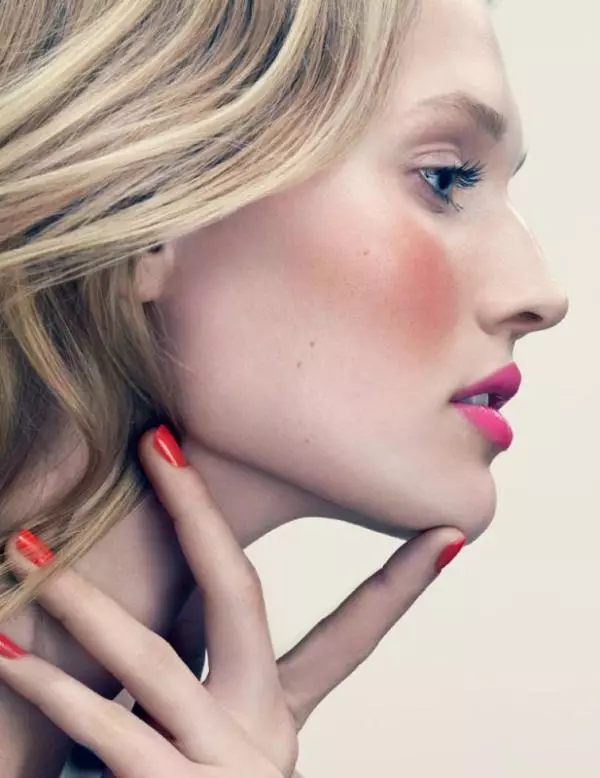 Toni Garrn oleh David Slijper untuk Elle France