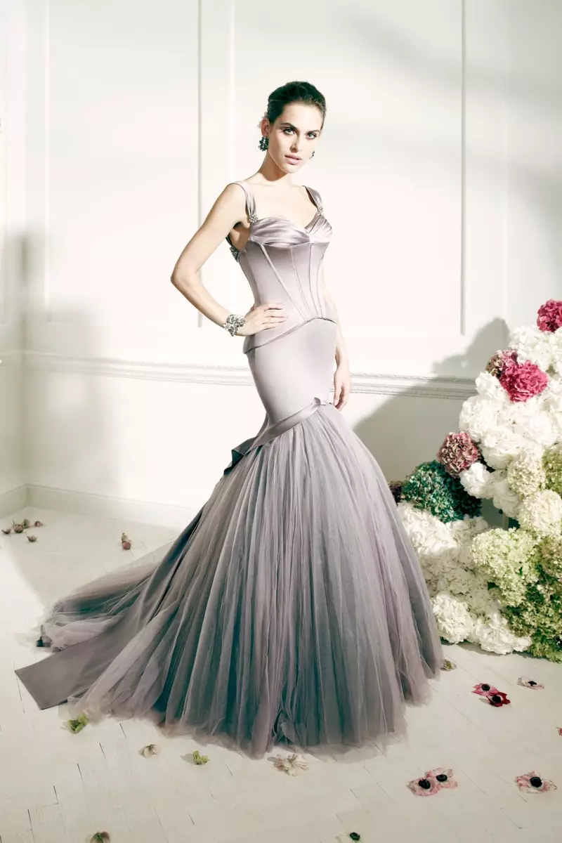 Zac Posen na-arụkọ ọrụ na nwunye David n'ahịrị nke uwe agbamakwụkwọ