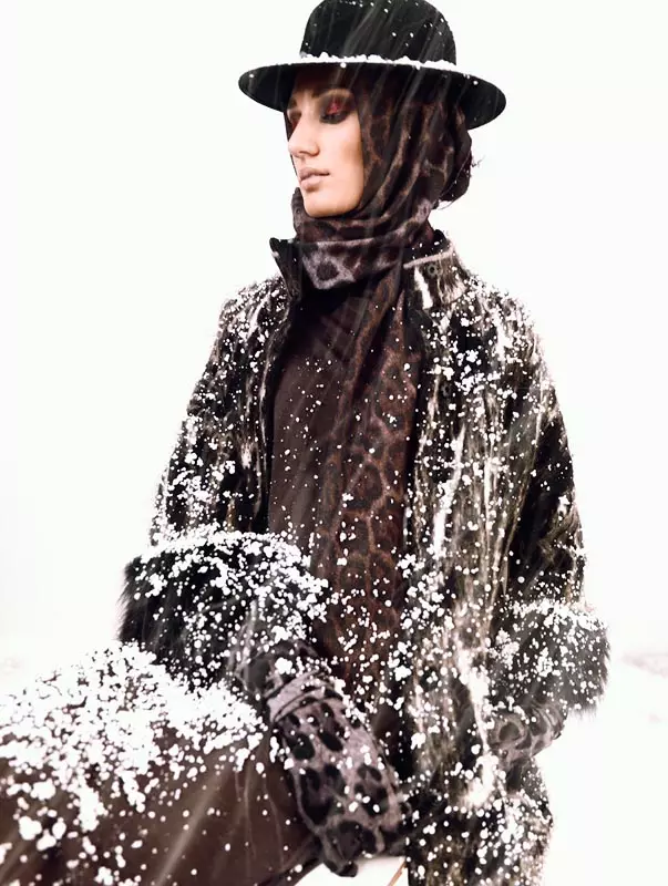 Nakuha ni Igor Oussenko ang Snow-Covered Looks para sa Stolnick Magazine