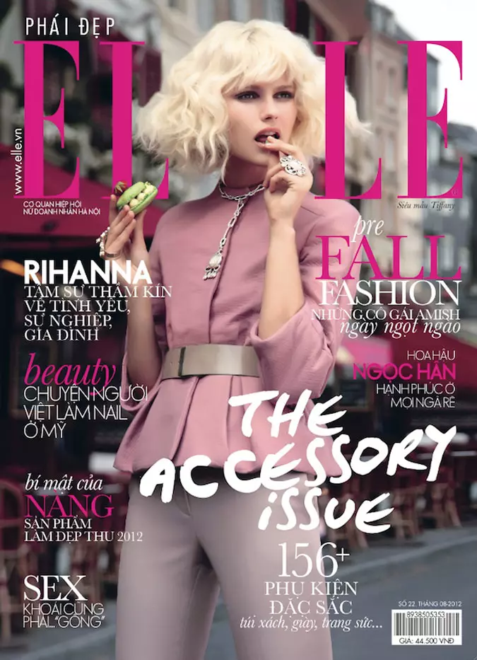 Greg Swales Menangkap Chic Prancis untuk Elle Vietnam Agustus 2012