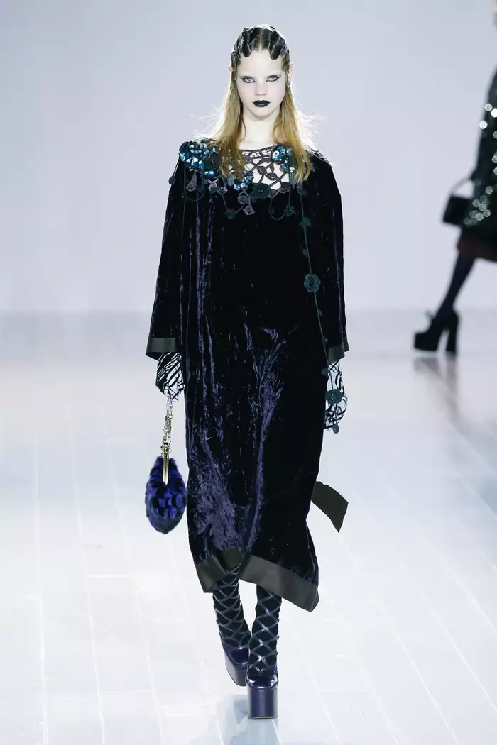 Kuyang'ana kuchokera m'gulu la Marc Jacobs's Fall-Winter 2016